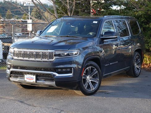 Used 2023 Jeep Grand Wagoneer 4WD image 2