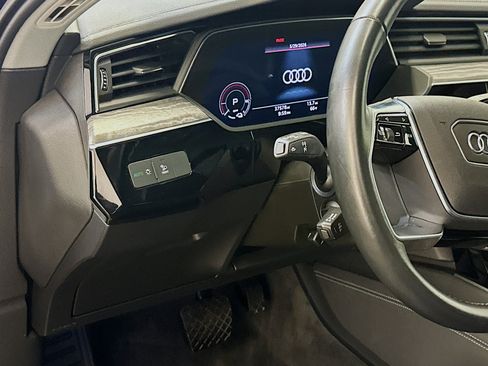 Used 2022 Audi e-tron Premium AWD/4WD image 17