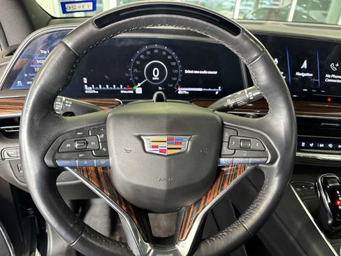 Used 2024 Cadillac Escalade ESV Premium Luxury RWD image 9