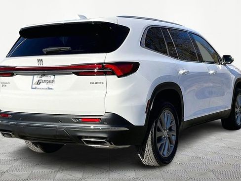 Used 2025 Buick Enclave Preferred w/ Power Package image 5