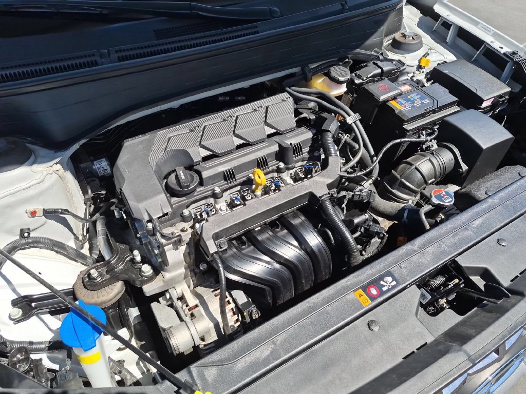 Used 2025 Hyundai Venue SEL FWD image 34