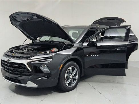 Used 2025 Chevrolet Blazer LT w/ Sound & Technology Package image 9