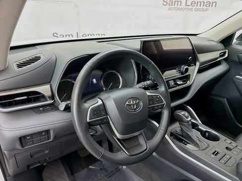 Used 2023 Toyota Highlander XLE image 9