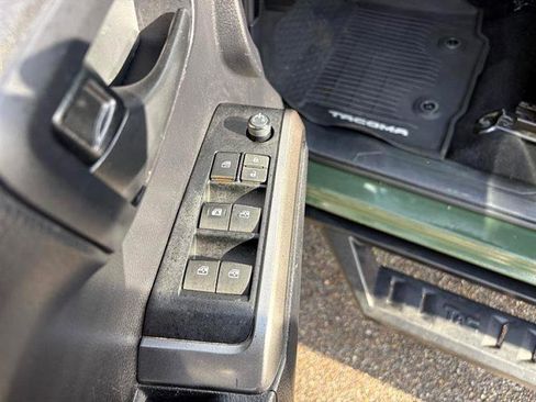 Used 2021 Toyota Tacoma SR5 w/ Trail Edition image 20