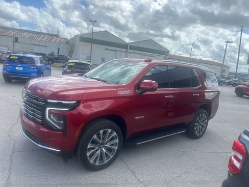 Used 2025 Chevrolet Tahoe High Country image 2