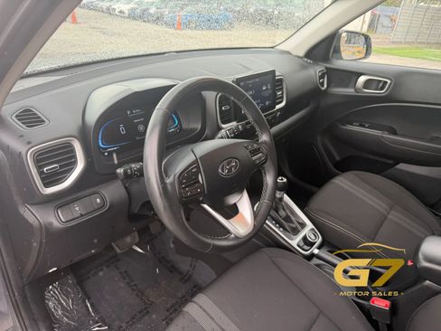 Used 2025 Hyundai Venue SEL FWD image 21