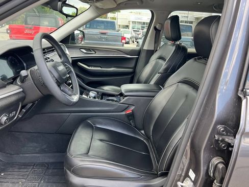 Used 2023 Jeep Grand Cherokee L Limited AWD/4WD image 26