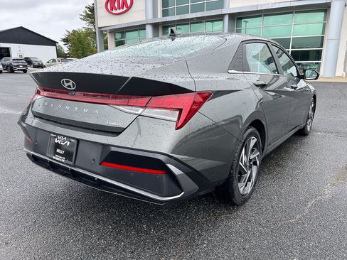 Used 2024 Hyundai Elantra Limited FWD image 6