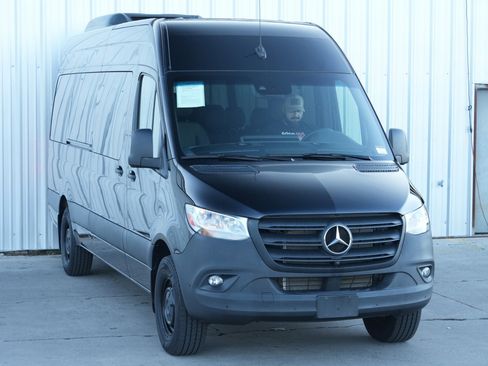 Used 2024 Mercedes-Benz Sprinter 2500 image 49