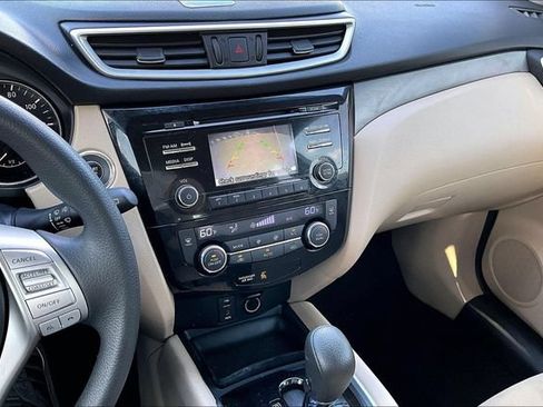 Used 2016 Nissan Rogue SV FWD image 14