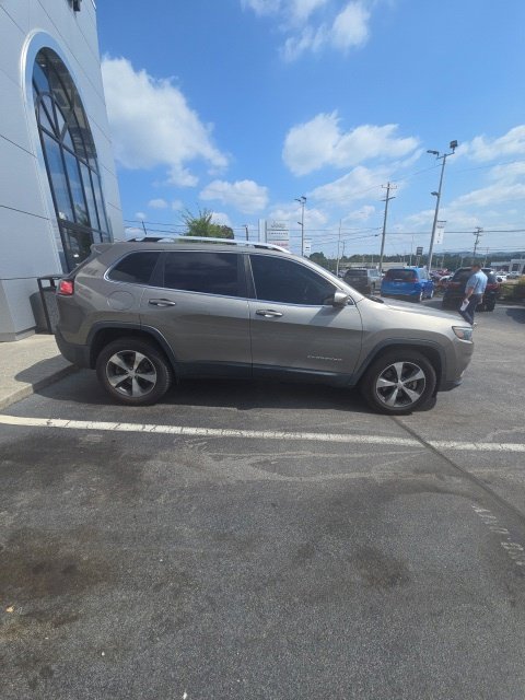 Used 2019 Jeep Cherokee Limited AWD/4WD image 10