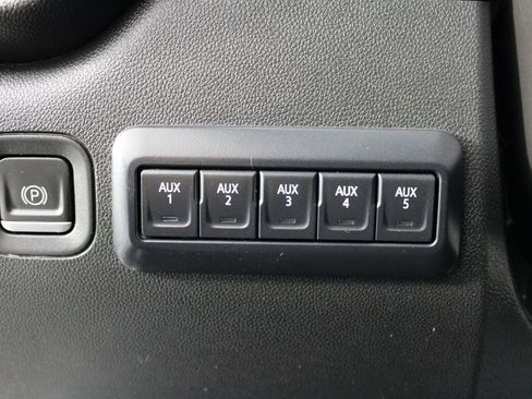 Used 2023 GMC Sierra 3500 Pro w/ Convenience Package image 18