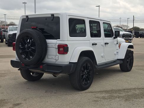 Used 2021 Jeep Wrangler Unlimited Sahara image 3