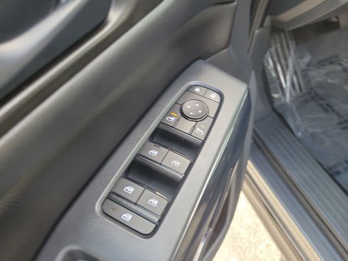 Used 2025 Nissan Pathfinder SV FWD image 19