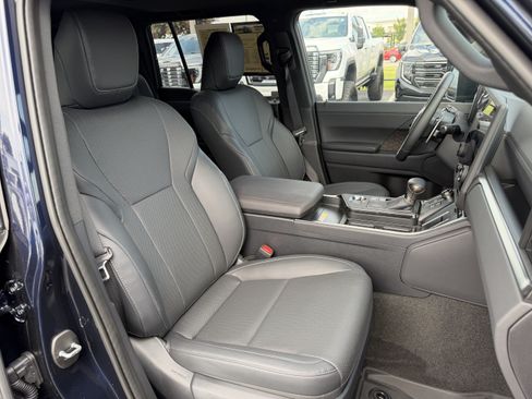 Used 2026 Lexus GX 550 w/ Accessory Package (2T) AWD/4WD image 32