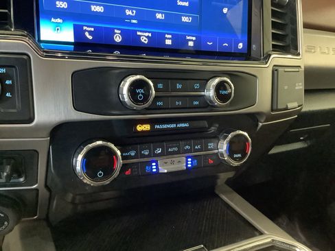 Used 2022 Ford F350 Platinum w/ FX4 Off-Road Package AWD/4WD image 17