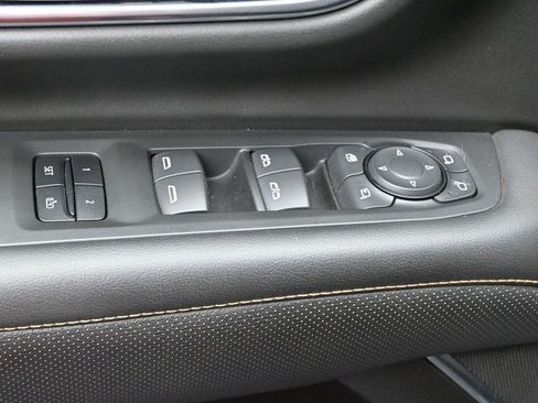 Used 2021 GMC Yukon XL AT4 w/ AT4 Premium Plus Package AWD/4WD image 15