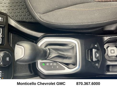 Used 2023 Jeep Renegade Latitude w/ Sun/Sound Group image 21