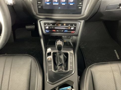 Used 2023 Volkswagen Tiguan SE w/ Panoramic Sunroof Package FWD image 14