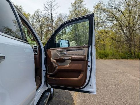 Used 2020 RAM 1500 Laramie AWD/4WD image 13