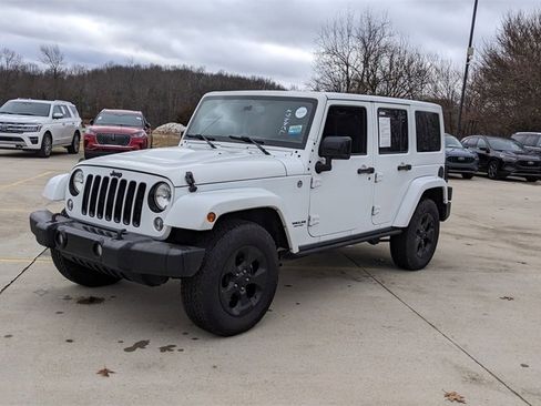 Used 2015 Jeep Wrangler Unlimited Sahara image 7
