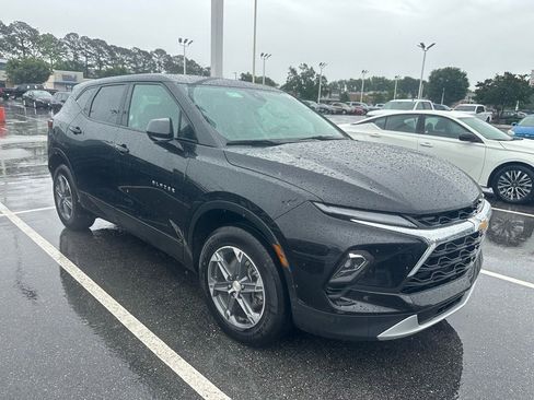 Used 2025 Chevrolet Blazer LT FWD image 5