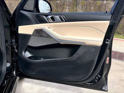 Used 2021 BMW X5 M50i image 25