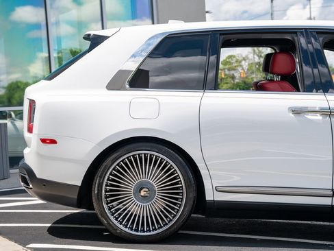 Used 2022 Rolls-Royce Cullinan AWD/4WD image 11