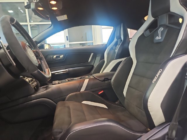 Used 2022 Ford Mustang Shelby GT500 w/ Carbon Fiber Track Pack RWD image 25