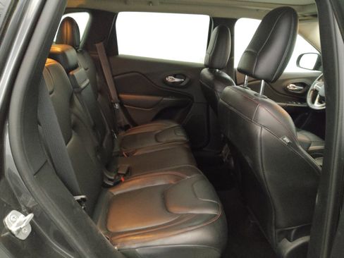 Used 2014 Jeep Cherokee Trailhawk w/ Comfort/Convenience Group AWD/4WD image 19