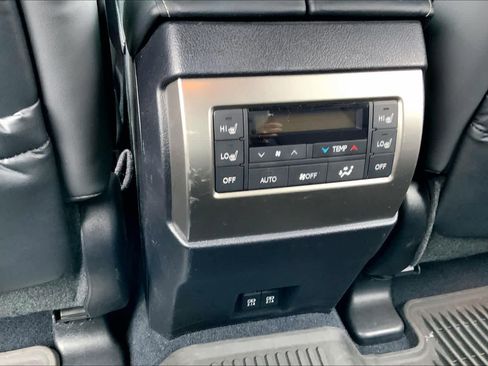 Used 2022 Lexus GX 460 Premium w/ Premium Package image 33