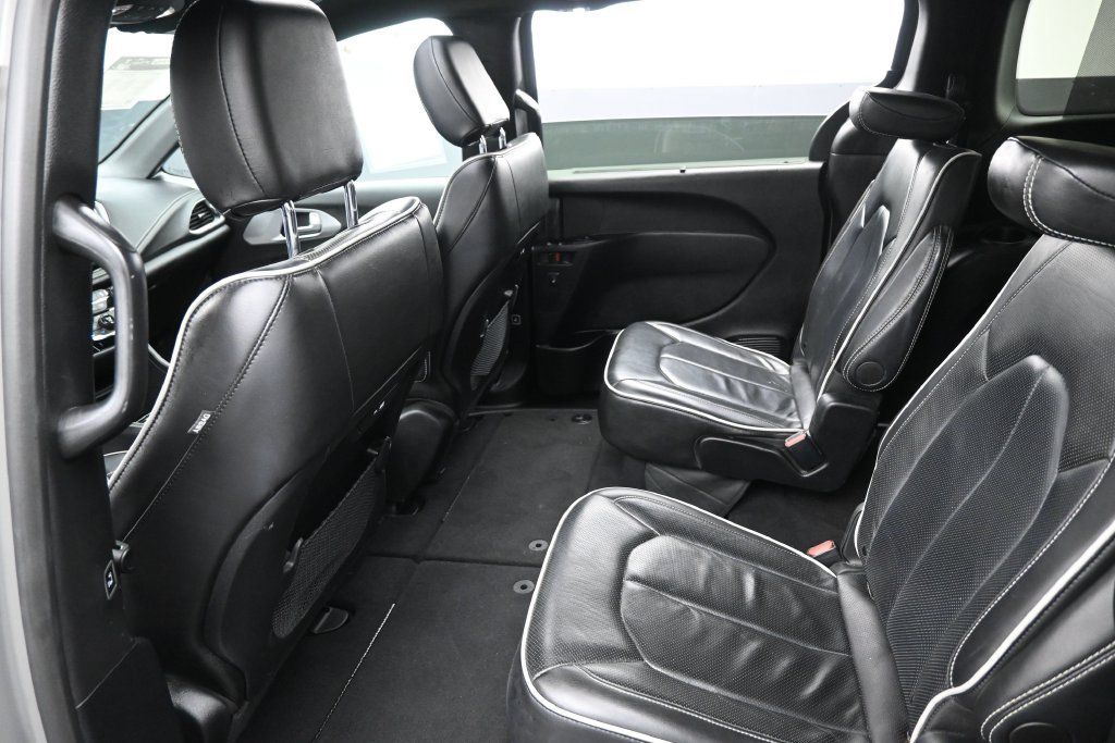 Used 2025 Chrysler Pacifica Limited FWD image 29