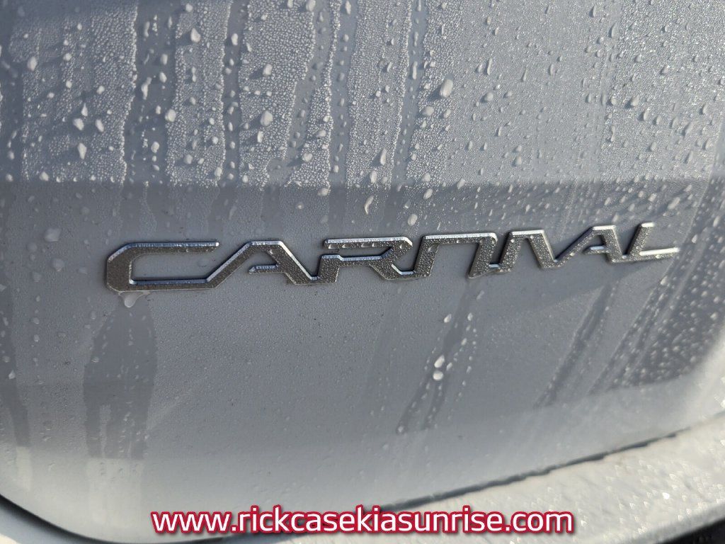 Used 2023 Kia Carnival SX FWD image 7