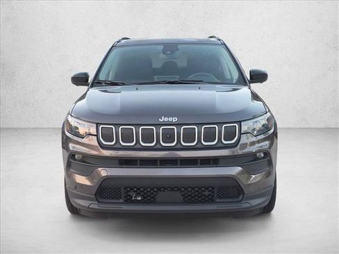 Used 2022 Jeep Compass Latitude w/ Sun and Sound Group FWD image 2