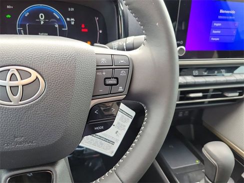 Used 2025 Toyota Camry SE image 16