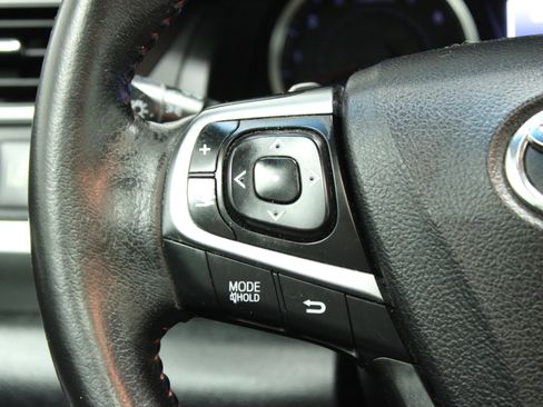 Used 2016 Toyota Camry XSE image 19