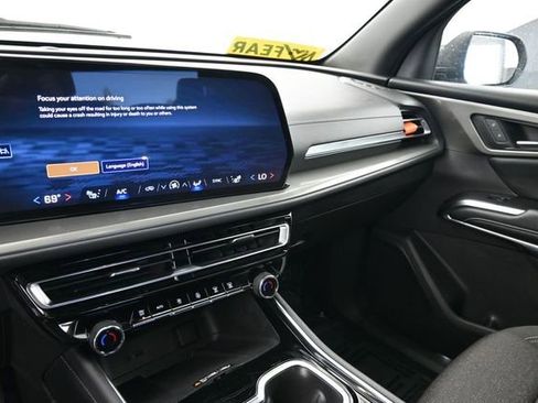 Used 2024 Chevrolet Traverse LT FWD image 21