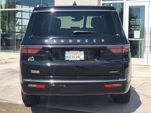 Used 2023 Jeep Wagoneer Series III w/ Preferred Equipment Group AWD/4WD image 6