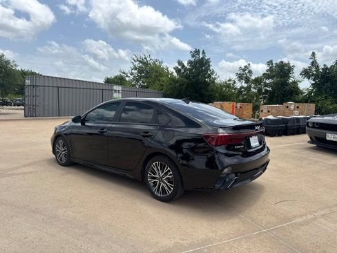 Used 2023 Kia Forte GT-Line w/ GT-Line Premium Package FWD image 3