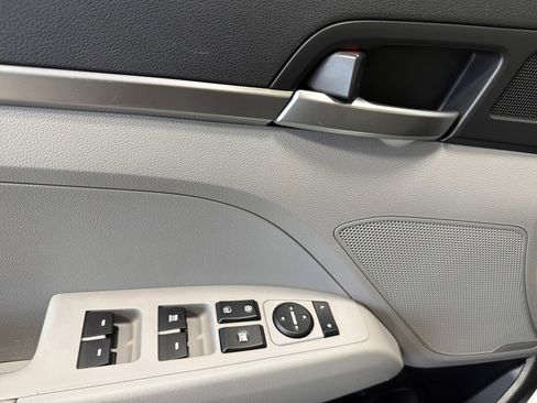 Used 2020 Hyundai Elantra SE w/ Cargo Package (C1) image 19