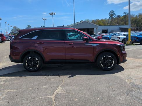 Used 2024 Kia Sorento S image 4