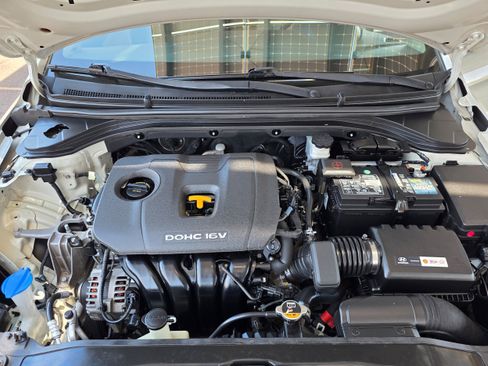 Used 2017 Hyundai Elantra SE FWD image 27