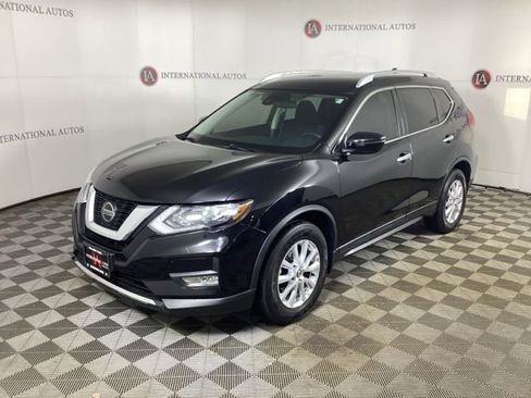 Used 2019 Nissan Rogue SV image 1