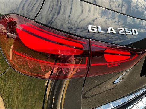 Used 2025 Mercedes-Benz GLA 250 4MATIC image 32