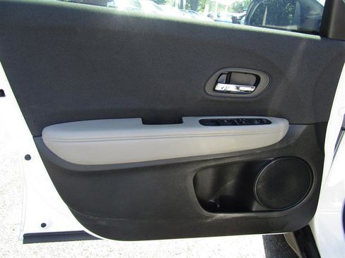 Used 2019 Honda HR-V LX image 9