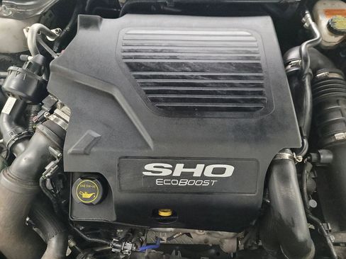 Used 2018 Ford Taurus SHO image 30