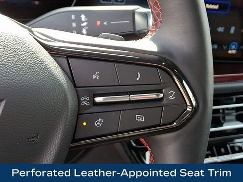 Used 2025 Chevrolet Traverse RS image 26