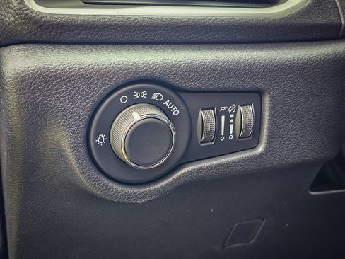 New 2027 Chrysler Pacifica Select FWD image 9