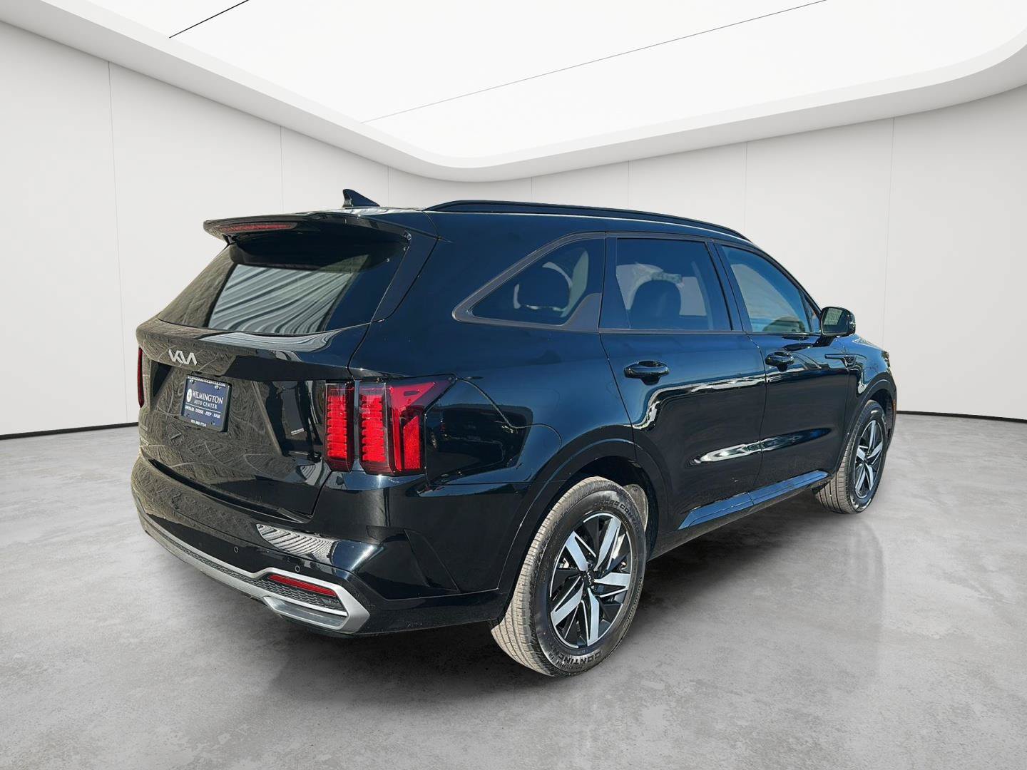 Used 2023 Kia Sorento S w/ Panoramic Sunroof Package FWD image 3