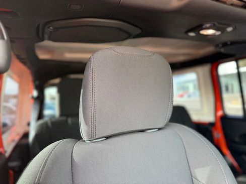 Used 2018 Jeep Wrangler Unlimited Sport S image 45